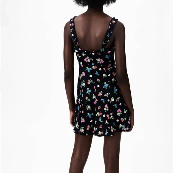 NWT 🍓 Cutest Zara Printed Mini Dress with Ruffles and Summer Berries 🫐 - Picture 2 of 7